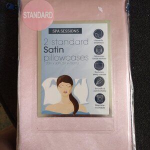 🩷🩷BRAND NEW PINK SATIN PILLOW CASES STANDARD SIZE 2 IN PACKAGE